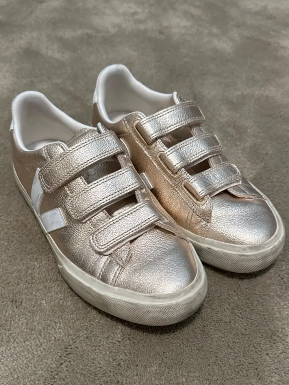 Veja Women’s Metallic Rose Gold Velcro Sneakers 39 - Picture 2 of 5
